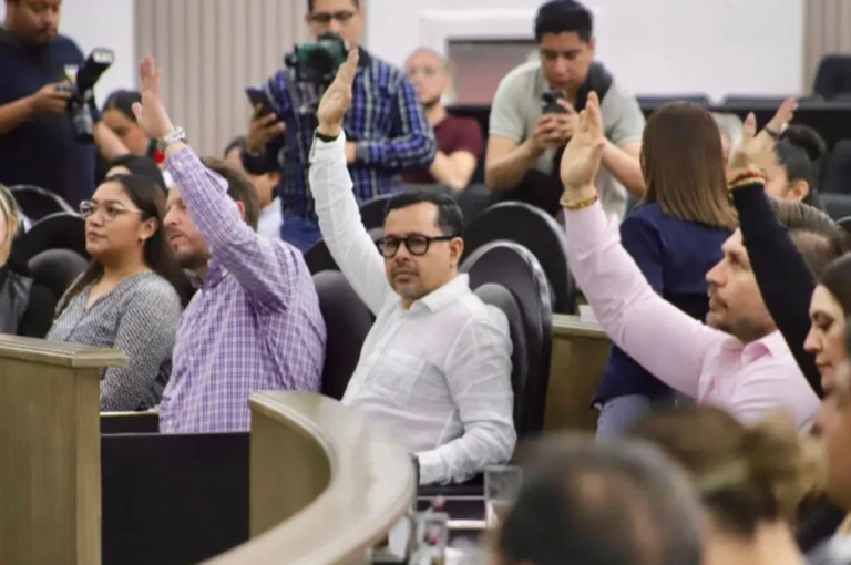 Un acto de justicia social eliminar pensiones y jubilaciones millonarias: Congreso