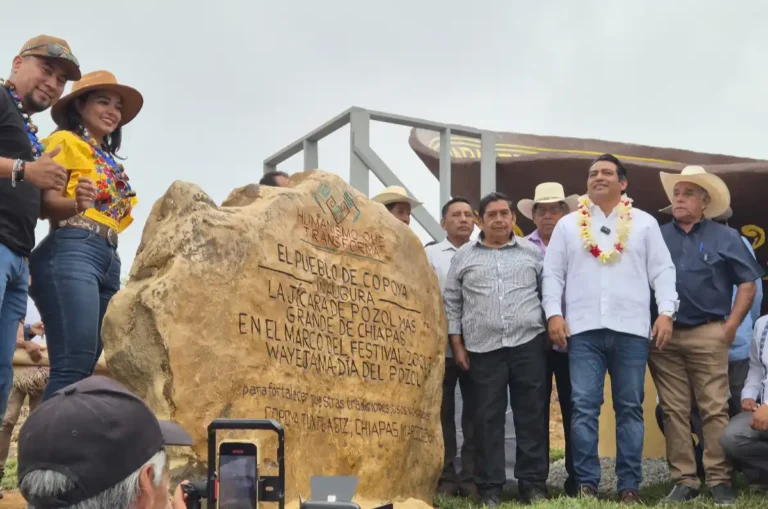 Con marimba, baile y pozol, festejan la creación de la jícara más grande de Chiapas