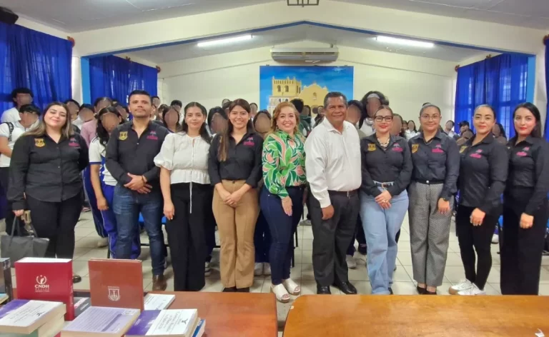 Poder Judicial del Estado visita la Prepa 5 de Tuxtla