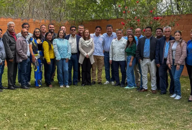 Fortalece Ayuntamiento alianza con el magisterio