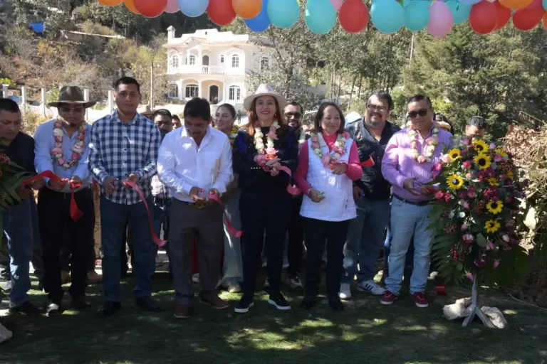 Ayuntamiento inaugura pavimentación de calle en la comunidad de Zacualpa