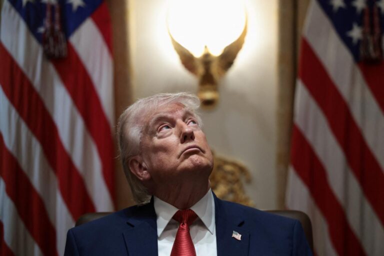Trump amenaza con destrucción de total de plantas en Irán