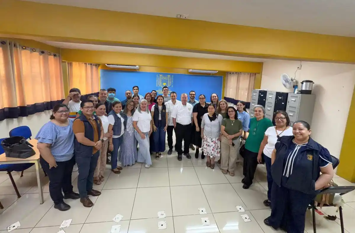 unachembajadaeua050326