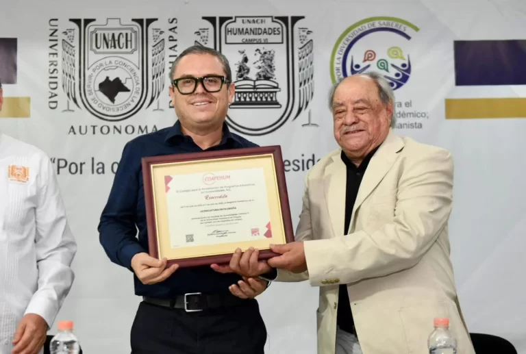 Entregan segunda acreditación nacional a la Licenciatura en Filosofía de la UNACH