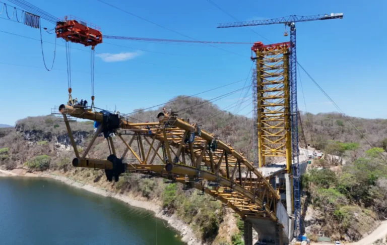 Registra 88 % de avance construcción del puente Rizo de Oro en Chiapas