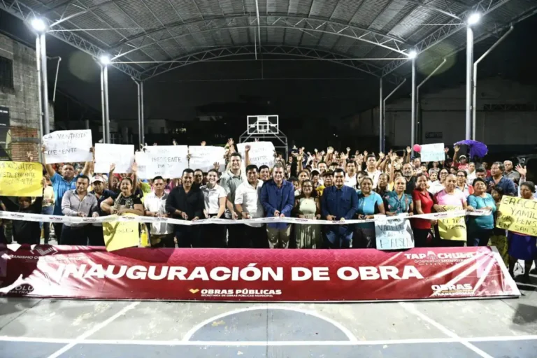 Habitantes de la colonia San Juan agradecen a Yamil Melgar por construcción de cancha techada