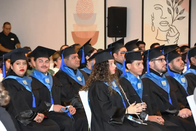 Se gradúa Segunda Generación de la Licenciatura en Derecho de la UNACH