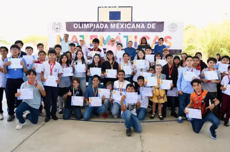 Premian en la UNACH a los ganadores de la fase estatal de la olimpiada mexicana de matemáticas
