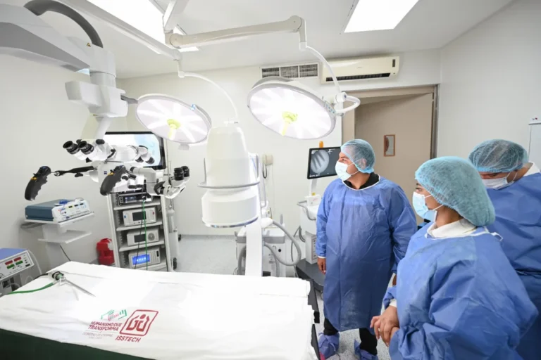 Eduardo Ramírez recorre Hospital Vida Mejor y constata atención a pacientes