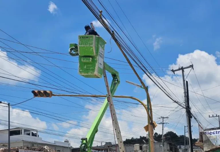 Alumbrado Público fortalece mantenimiento e instalación de luminarias en San Cristóbal
