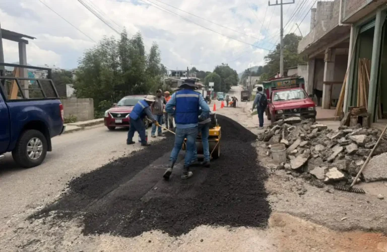 Intensifica Ayuntamiento de SCLC trabajos de bacheo en la Zona Sur