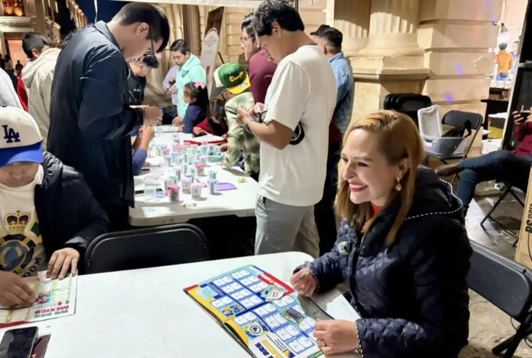 Realizan exitoso intercambio de estampas del Mundial en SCLC