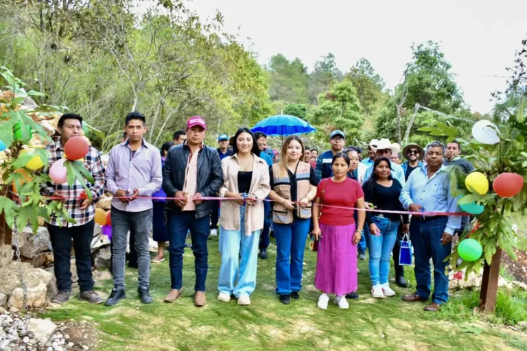 Inauguran rodadas con concreto hidráulico en Cruz Cantulán