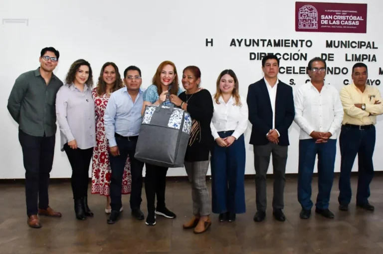 Reconocen a madres trabajadoras de Limpia Municipal en San Cristóbal