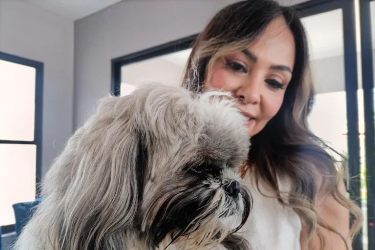 Fabiola Díaz, la tuxtleca que aseguró a su perrihijo y se ha ahorrado mucho dinero