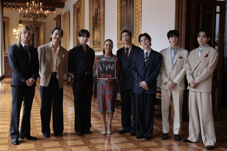 Presidenta recibe a BTS en Palacio Nacional