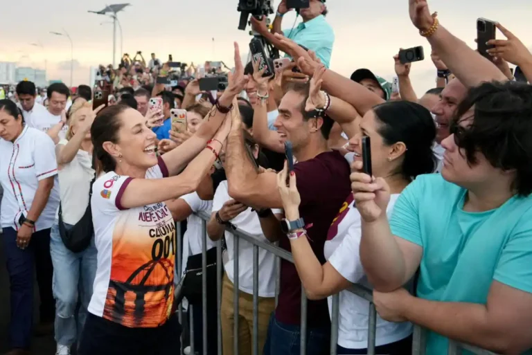 Inauguración histórica del puente Nichupté, becas y restitución de tierras: Presidenta