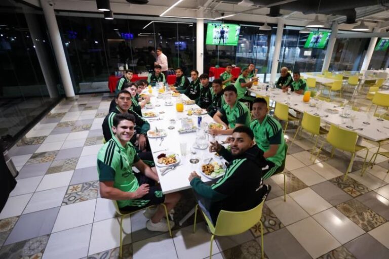 El Tri cena en el CAR mientras el Toluca cumple el pacto de Aguirre: La imagen de la disciplina