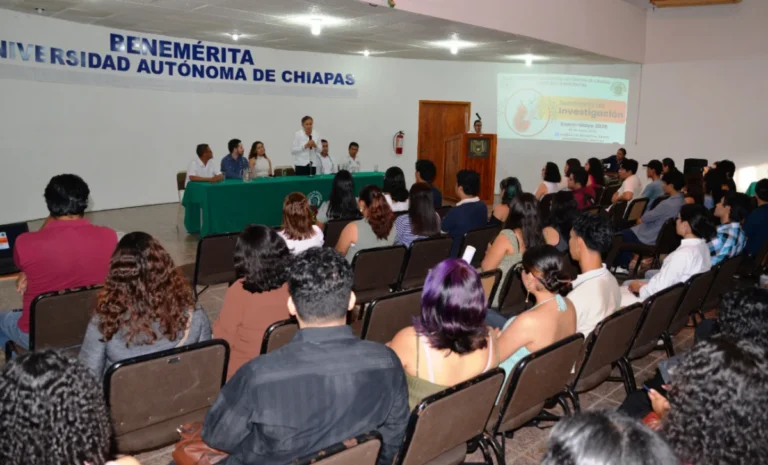 Expertos en frutos tropicales participaron en el Seminario de Investigación del Instituto de Biociencias de la UNACH