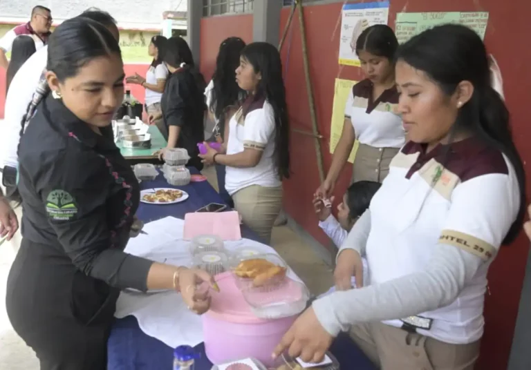 Promueve CECyT 33 Frontera Corozal formación técnica y profesional