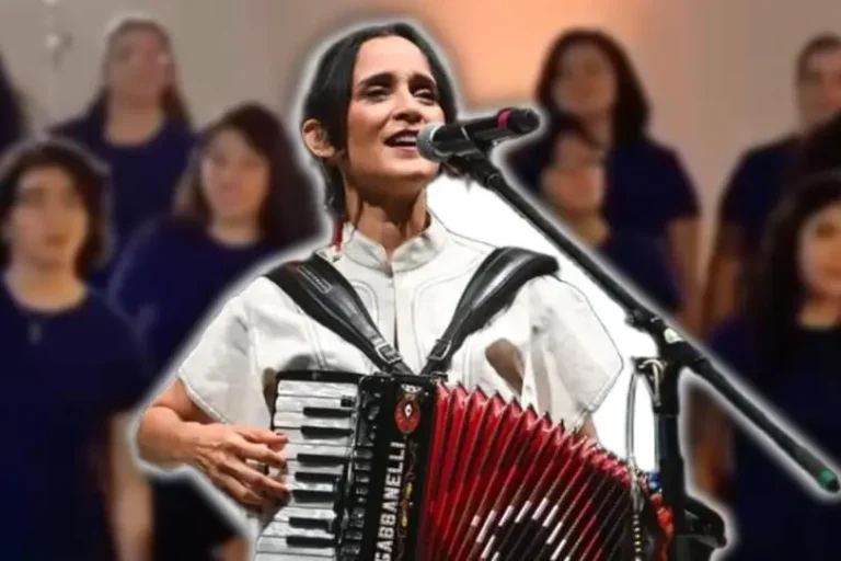 Julieta Venegas recibe críticas por ‘La niña futbolista’; esta es la razón de la polémica