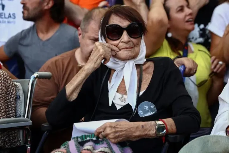 Muere Taty Almeida, histórica líder de Madres de Plaza de Mayo, a los 95 años