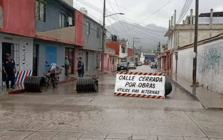 Anuncian cierre vial temporal en la colonia La Isla por obras de drenaje pluvial