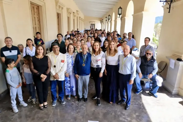 Fabiola Ricci reconoce 44 años de trayectoria del maestro Mario Penagos