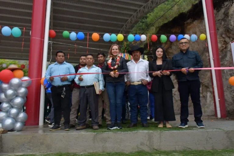 Inaugura Fabiola Ricci techado multideportivo en Las Comaleras