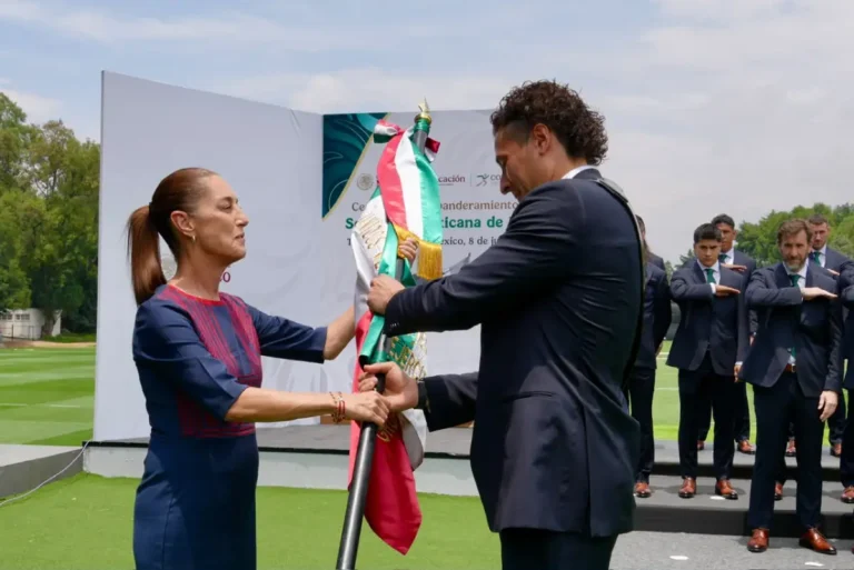Presidenta abandera a la Selección Nacional de México que participará en la Copa Mundial de la FIFA 2026