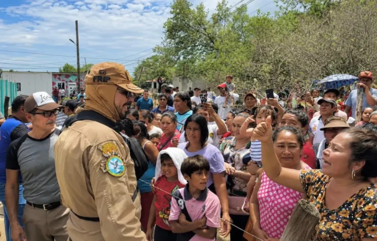 Óscar Aparicio lleva ayuda humanitaria a Tonalá