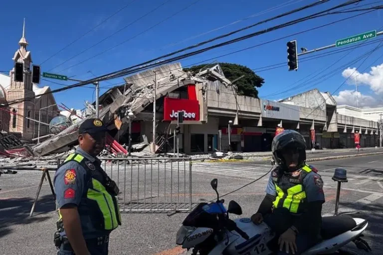 Terremoto de 7,8 deja más de 30 muertos en Filipinas