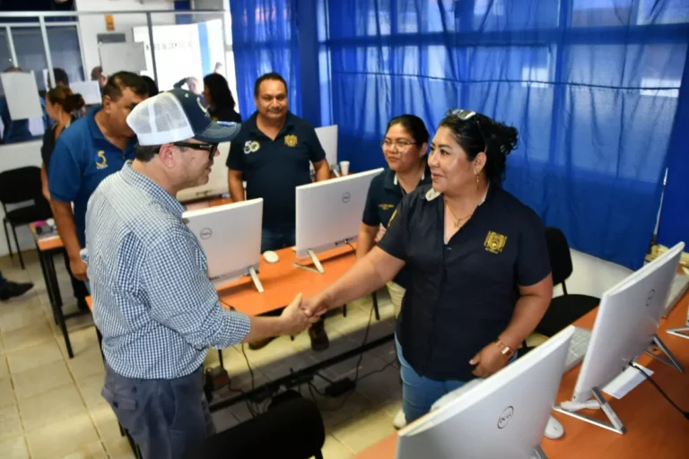 Recorre Oswaldo Chacón instalaciones académicas y de capacitación en el Campus IV de la UNACH