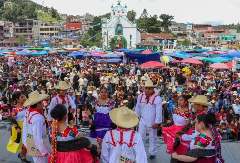 Fiesta patronal de Chamula celebra por primera vez el Encuentro Artístico “Lekil Kuxlejal ta Vob”
