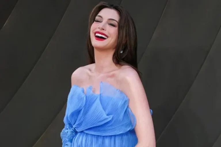 Anne Hathaway revela que tenía pocas expectativas de embarazarse a los 43 años