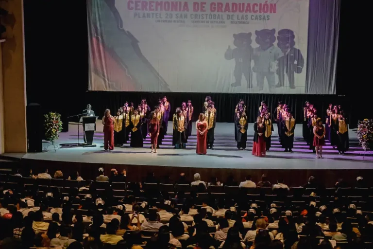 Cecytech celebra graduación de 299 jóvenes del Plantel 20 San Cristóbal