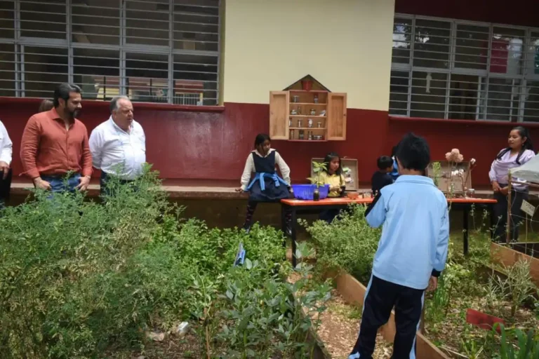 Secretario de Educación acompaña proyectos comunitarios en SCLC