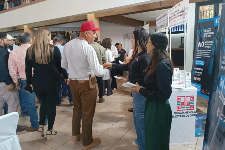 Fiscalía Contra la Desaparición Forzada participa con stand informativo