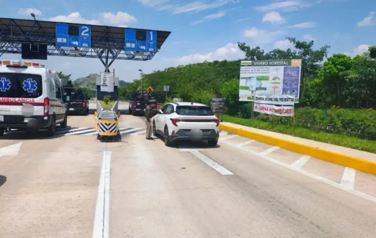 Entrega GVP trípticos a automovilistas y motociclistas