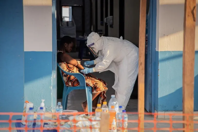 OMS reporta 506 muertes por brote de ébola en República Democrática del Congo
