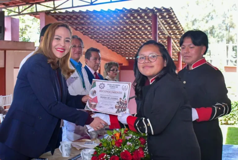 Reconoce Fabiola Ricci el esfuerzo de estudiantes
