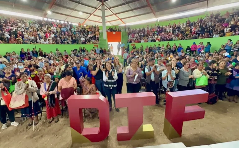 Refrenda Ayuntamiento de SCLC compromiso social con entrega de apoyos alimentarios