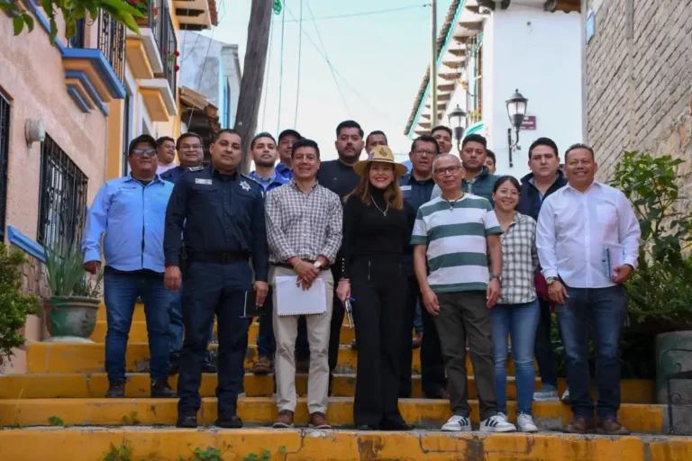 Fortalece Fabiola Ricci el diálogo ciudadano con recorrido casa por casa en el Barrio de El Cerrillo