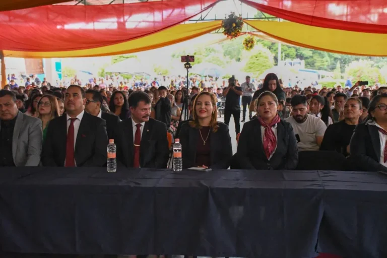 Regresa Fabiola Ricci Diestel a la primaria donde inició sus sueños