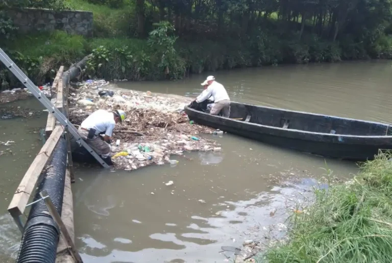 Limpian tramo del Río Amarillo para prevenir taponamientos y proteger a la población