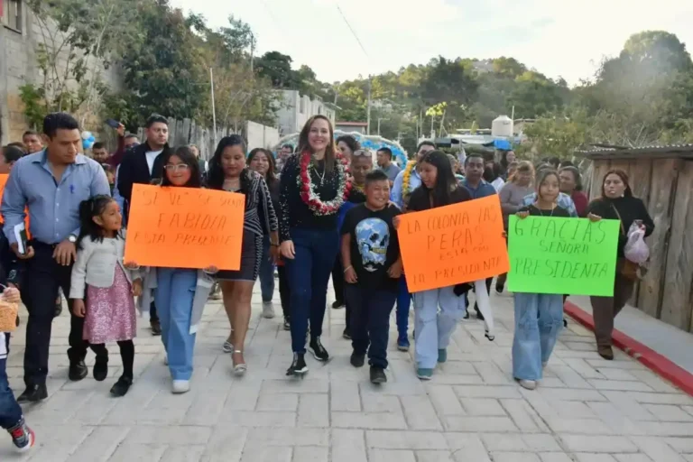 Inaugura Fabiola Ricci calle El Arenal en la colonia Las Peras
