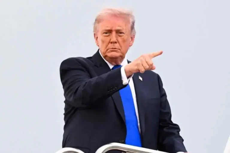 Trump amenaza a Omán con bombardearlo si hace un acuerdo con Irán
