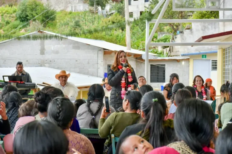 Inaugura Fabiola Ricci domo en San Luis Chupactic